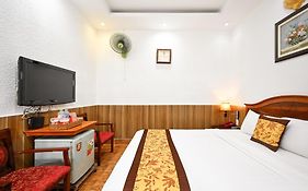 Queen Hotel Saigon Airport